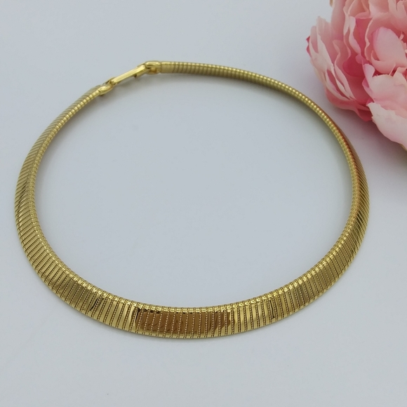 Monet Jewelry - VINTAGE MONET GOLD TONE OMEGA CHOKER NECKLACE